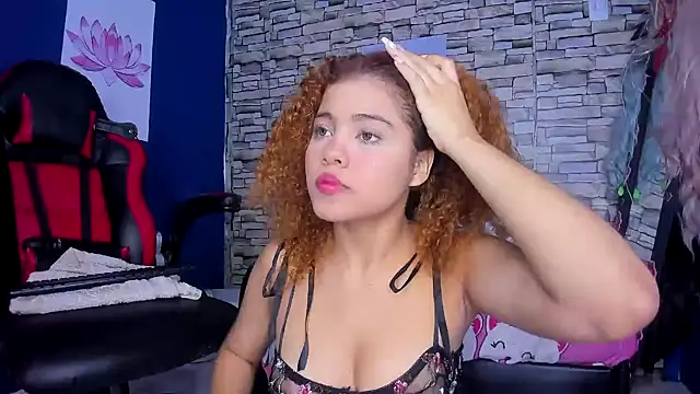 sofiacastillo01 online show from 01/24/25, 12:41