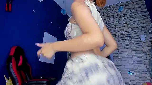 sofiacastillo01 online show from 01/30/25, 11:24