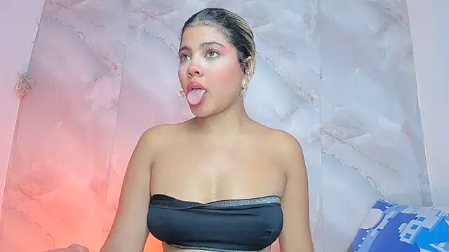 sofiacastillo01 online show from 06/11/26, 01:42