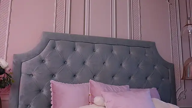 LucyAddison online show from 10/30/25, 04:25