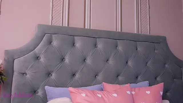 LucyAddison online show from 11/12/25, 04:35