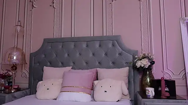 LucyAddison online show from 05/07/26, 05:57