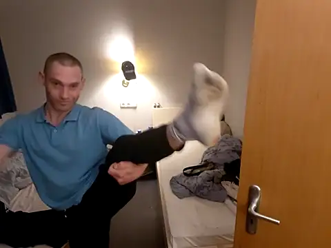 Snapshot of Bartzrl chatting on 09/23/25, 07:28 Bartzrl online show from 09/23/25, 07:28