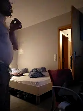 Snapshot of Bartzrl chatting on 10/14/25, 09:04 Bartzrl online show from 10/14/25, 09:04