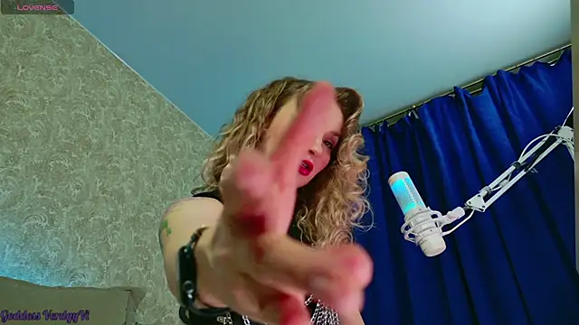 Snapshot of VerdgyMiller chatting on 12/14/25, 07:14 VerdgyMiller online show from 12/14/25, 07:14