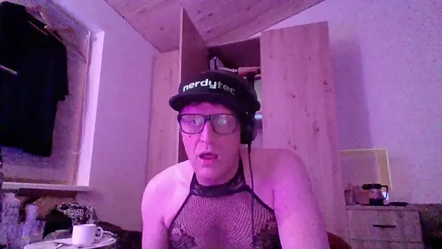 Bigthroaterboy online show from 11/04/25, 08:30