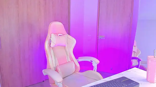 Snapshot of angelinalodge1 chatting on 01/29/25, 03:22 angelinalodge1 online show from 01/29/25, 03:22