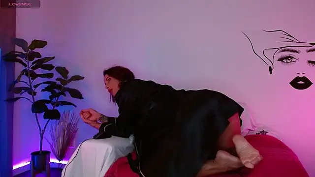 Snapshot of SmilingDutchie chatting on 11/12/25, 07:13 SmilingDutchie online show from 11/12/25, 07:13