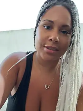 Snapshot of HaileyDiana chatting on 09/16/25, 03:57 HaileyDiana online show from 09/16/25, 03:57