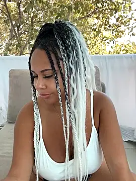 Snapshot of HaileyDiana chatting on 09/23/25, 11:46 HaileyDiana online show from 09/23/25, 11:46