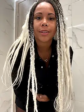 Snapshot of HaileyDiana chatting on 10/02/25, 09:38 HaileyDiana online show from 10/02/25, 09:38