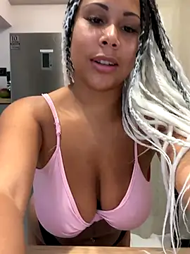 Snapshot of HaileyDiana chatting on 10/08/25, 04:48 HaileyDiana online show from 10/08/25, 04:48