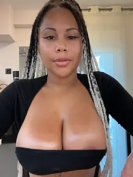 Snapshot of HaileyDiana chatting on 10/14/25, 12:50 HaileyDiana online show from 10/14/25, 12:50