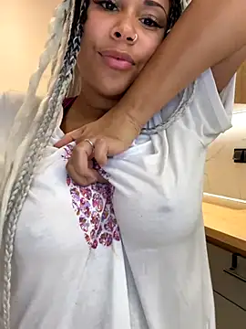 Snapshot of HaileyDiana chatting on 10/20/25, 04:18 HaileyDiana online show from 10/20/25, 04:18