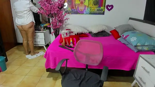 karenmilf 4 online show from 10/04/25, 04:43