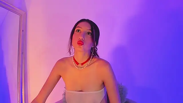 Snapshot of LyaEvanss chatting on 10/18/25, 01:45 LyaEvanss online show from 10/18/25, 01:45