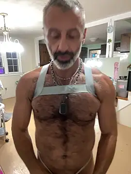 Snapshot of DaddySnowXX chatting on 09/20/25, 04:35 DaddySnowXX online show from 09/20/25, 04:35