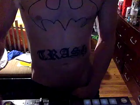 Snapshot of trash4cash chatting on 05/24/26, 07:41 trash4cash online show from 05/24/26, 07:41