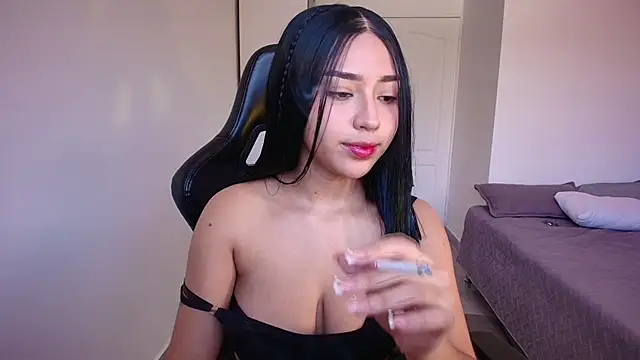 Snapshot of EmilyPaynne chatting on 01/14/25, 07:00 EmilyPaynne online show from 01/14/25, 07:00