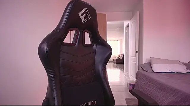 Snapshot of EmilyPaynne chatting on 02/27/25, 07:15 EmilyPaynne online show from 02/27/25, 07:15