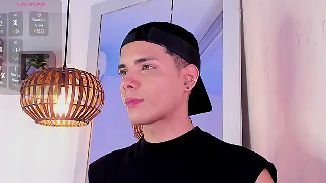 Valentino T online show from 01/10/25, 08:29
