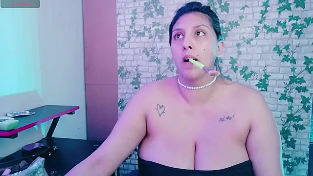 MIABOOBS   online show from 10/16/25, 06:03