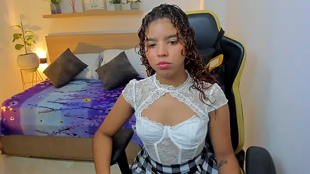 Snapshot of aurora_rodriguez chatting on 02/07/25, 12:06 aurora rodriguez online show from 02/07/25, 12:06