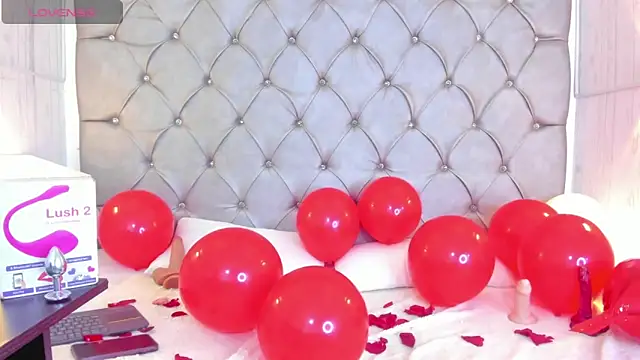 Snapshot of leigh-angels chatting on 02/15/25, 12:26 leigh-angels online show from 02/15/25, 12:26