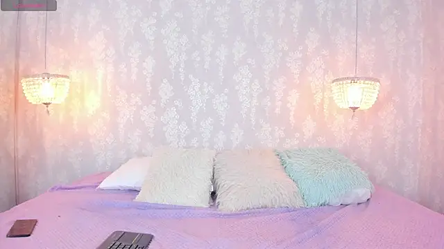 Snapshot of leigh-angels chatting on 10/09/25, 05:22 leigh-angels online show from 10/09/25, 05:22