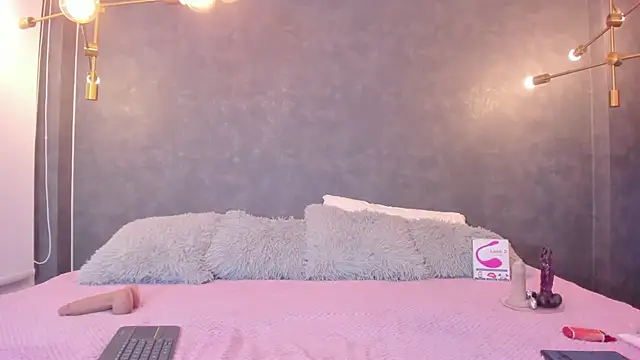 Snapshot of leigh-angels chatting on 11/14/25, 10:51 leigh-angels online show from 11/14/25, 10:51