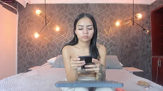 Snapshot of leigh-angels chatting on 11/17/25, 09:53 leigh-angels online show from 11/17/25, 09:53