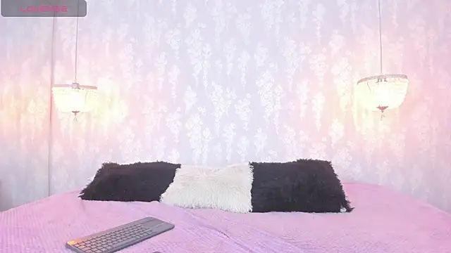 Snapshot of leigh-angels chatting on 12/02/25, 08:37 leigh-angels online show from 12/02/25, 08:37