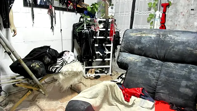 Snapshot of Erlinda-engel chatting on 09/23/25, 12:30 Erlinda-engel online show from 09/23/25, 12:30