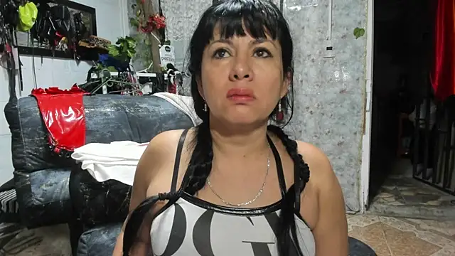 Snapshot of Erlinda-engel chatting on 09/26/25, 12:20 Erlinda-engel online show from 09/26/25, 12:20