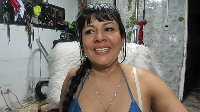 Snapshot of Erlinda-engel chatting on 10/01/25, 12:11 Erlinda-engel online show from 10/01/25, 12:11