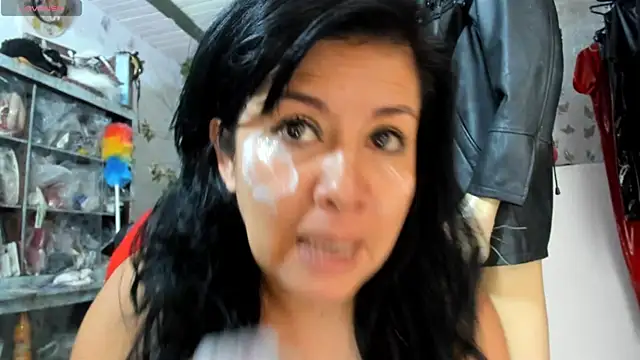 Snapshot of Erlinda-engel chatting on 04/14/26, 11:49 Erlinda-engel online show from 04/14/26, 11:49