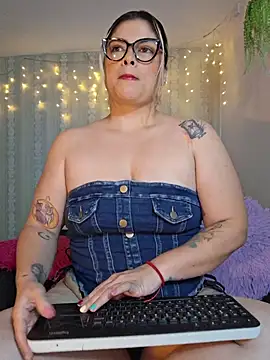 Juliietha servas online show from 06/10/26, 09:14