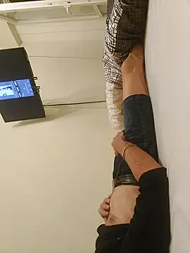 Jossi15 online show from 10/27/25, 09:41