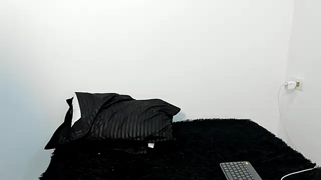 Snapshot of cami-01 chatting on 09/27/25, 08:14 cami-01 online show from 09/27/25, 08:14