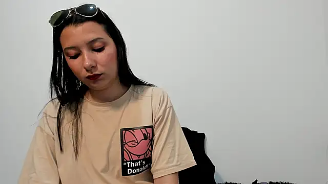 Snapshot of cami-01 chatting on 10/13/25, 08:31 cami-01 online show from 10/13/25, 08:31