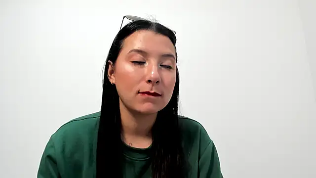 Snapshot of cami-01 chatting on 10/26/25, 02:23 cami-01 online show from 10/26/25, 02:23