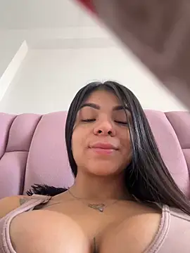 Snapshot of SophiaKarson chatting on 01/05/25, 02:08 SophiaKarson online show from 01/05/25, 02:08