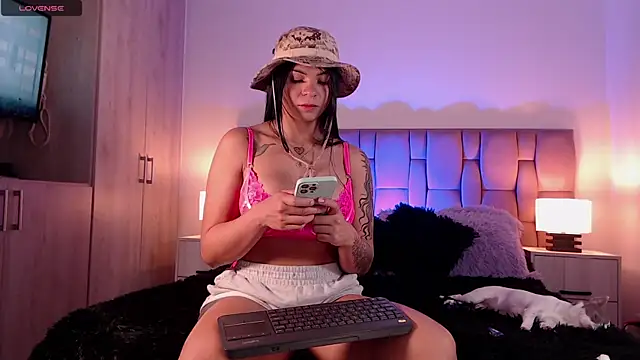 Snapshot of SophiaKarson chatting on 02/28/25, 11:14 SophiaKarson online show from 02/28/25, 11:14