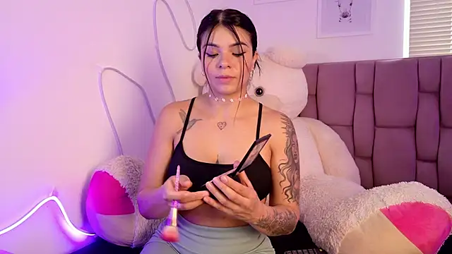 Snapshot of SophiaKarson chatting on 11/23/25, 07:35 SophiaKarson online show from 11/23/25, 07:35