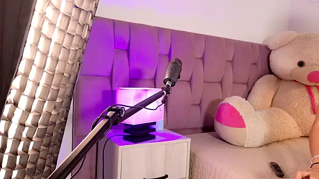 SophiaKarson online show from 06/15/26, 06:10