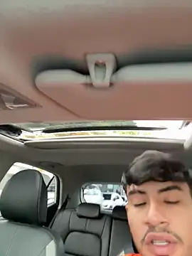 Snapshot of tom_thick chatting on 11/11/25, 11:43 tom thick online show from 11/11/25, 11:43