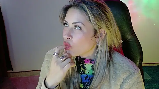 Natalia Montoya online show from 10/23/25, 08:29