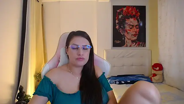 esmeraldaa230 online show from 12/10/24, 06:06