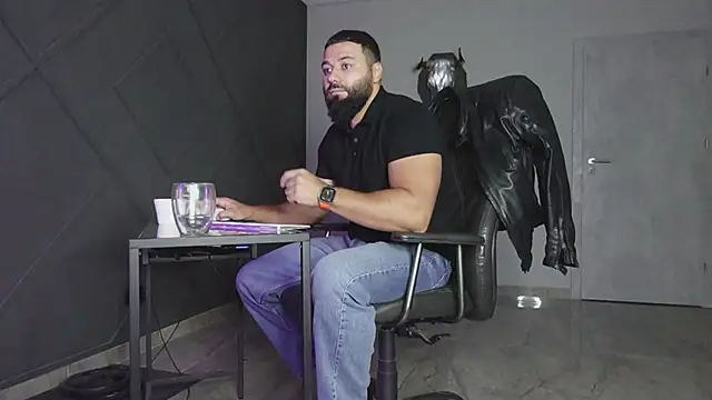 Snapshot of mattmasterss chatting on 11/06/25, 03:29 mattmasterss online show from 11/06/25, 03:29