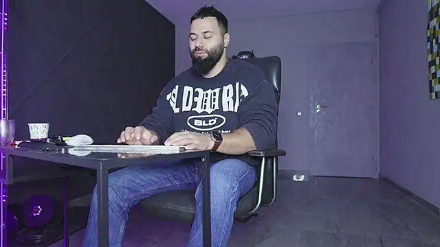 Snapshot of mattmasterss chatting on 11/19/25, 07:19 mattmasterss online show from 11/19/25, 07:19